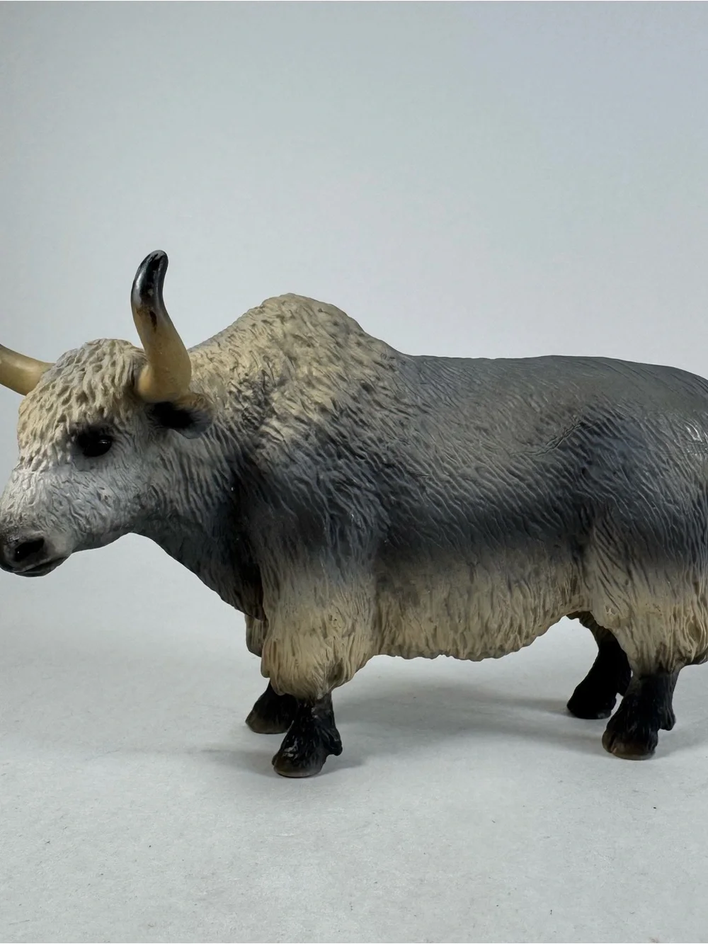 Schleich 2009 Figure Buffalo Yak Cow Grey White 5.5